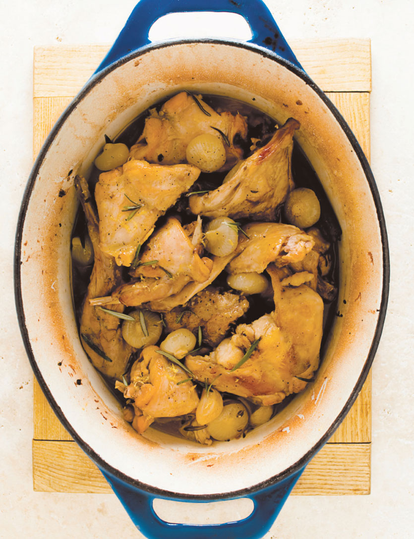 Stifado (Rabbit casserole with onions)