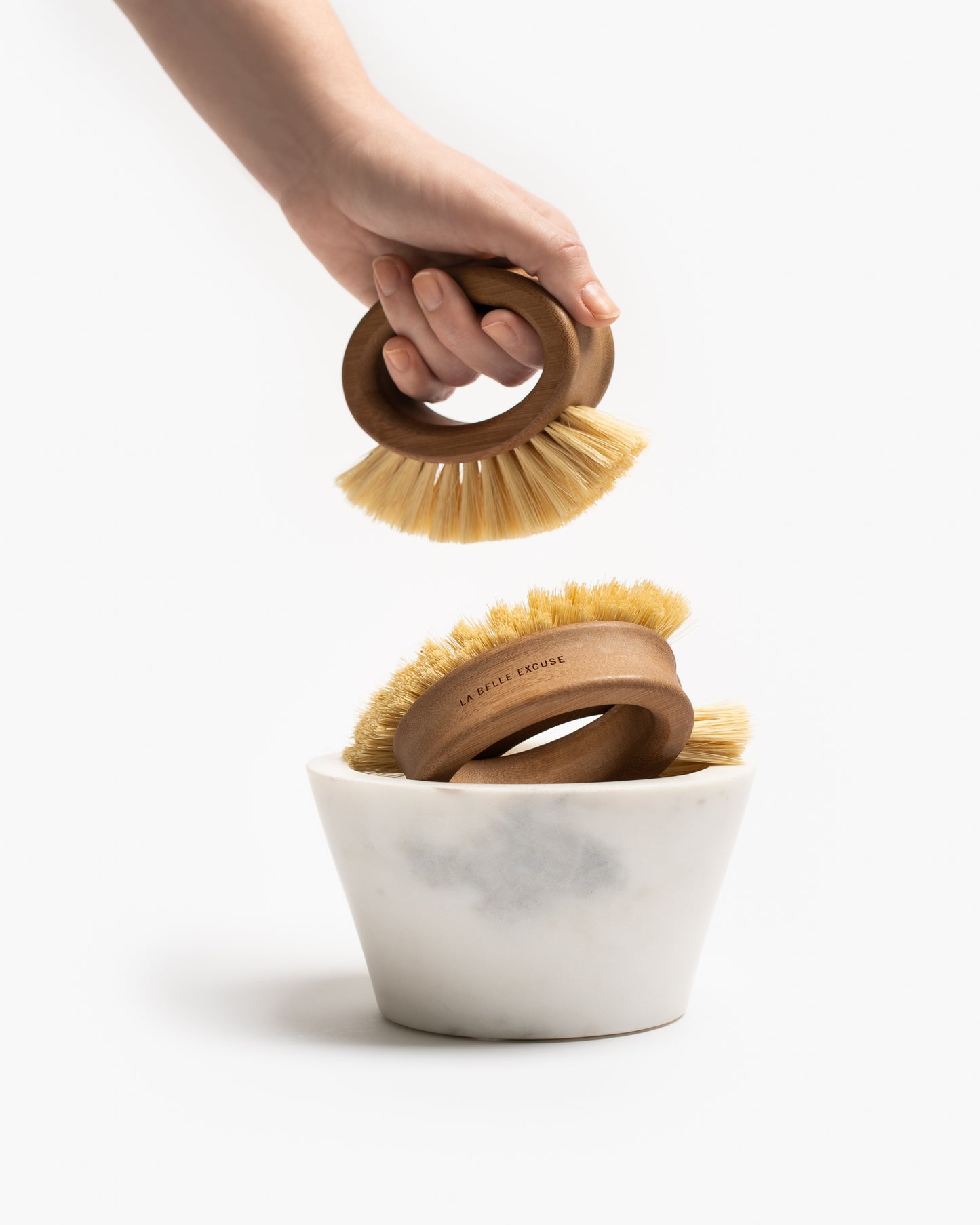 Brosse en bois pour ongles et mains
