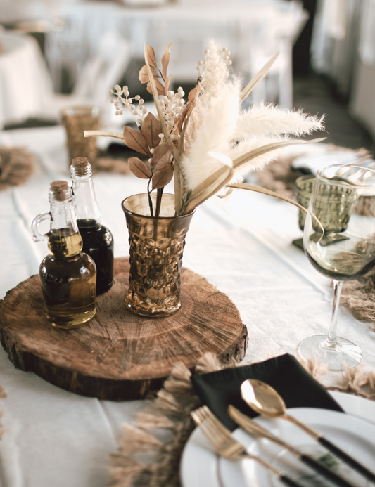 Reinvent the art of table arrangement: simple elegance