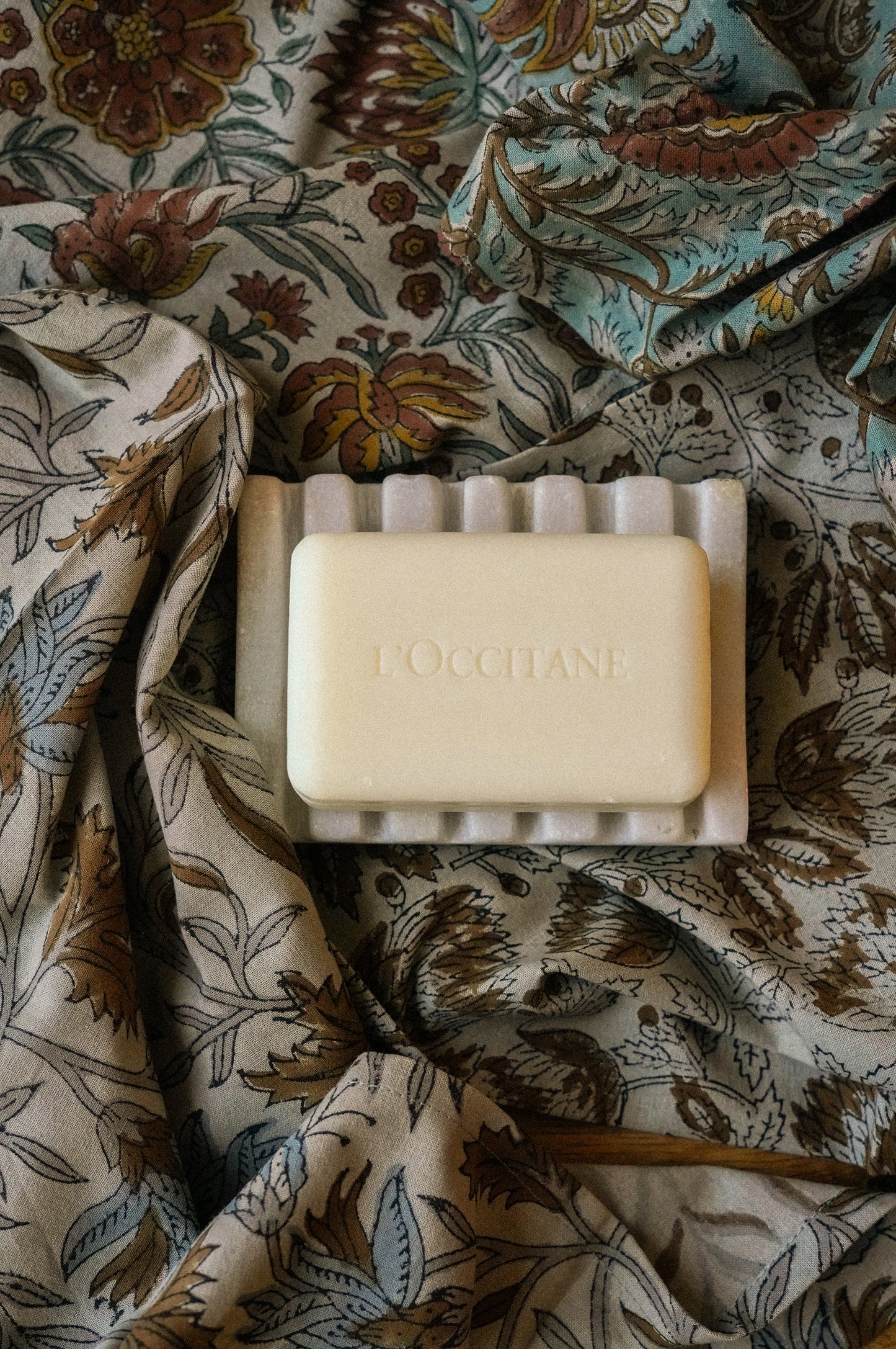 Plat en marbre festonné