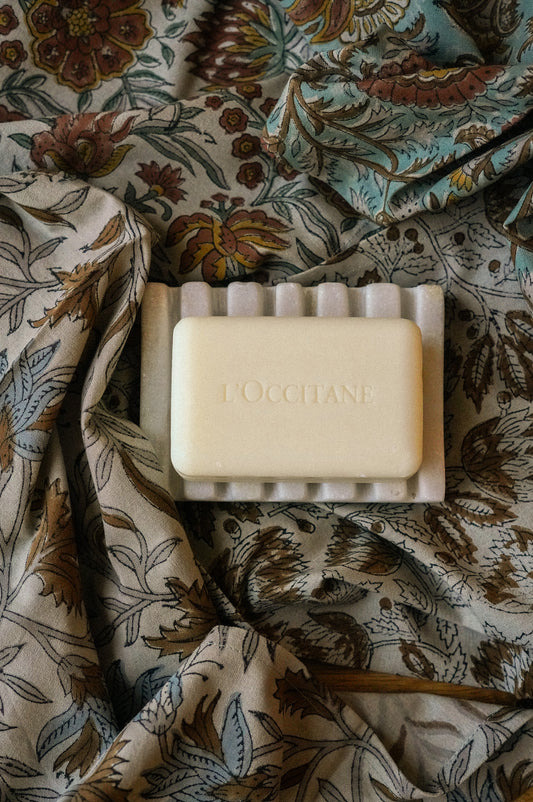 Plat en marbre festonné